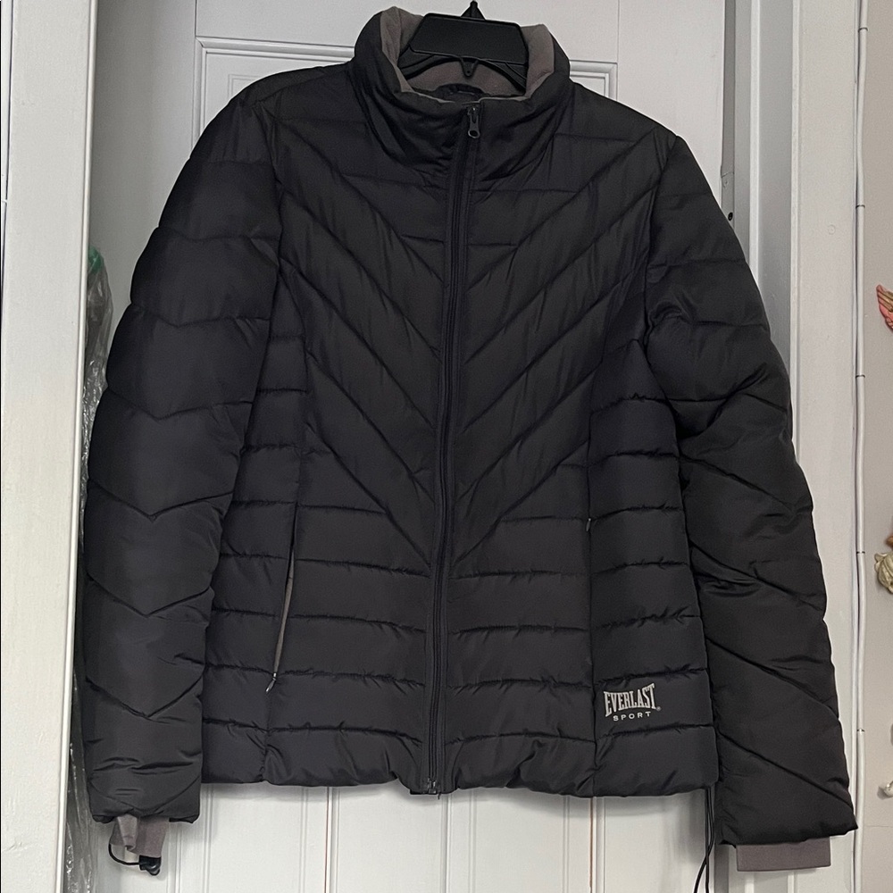 Everlast Black Puffer Jacket by Everlasting Sport.Adjustable strings. 3 packets.